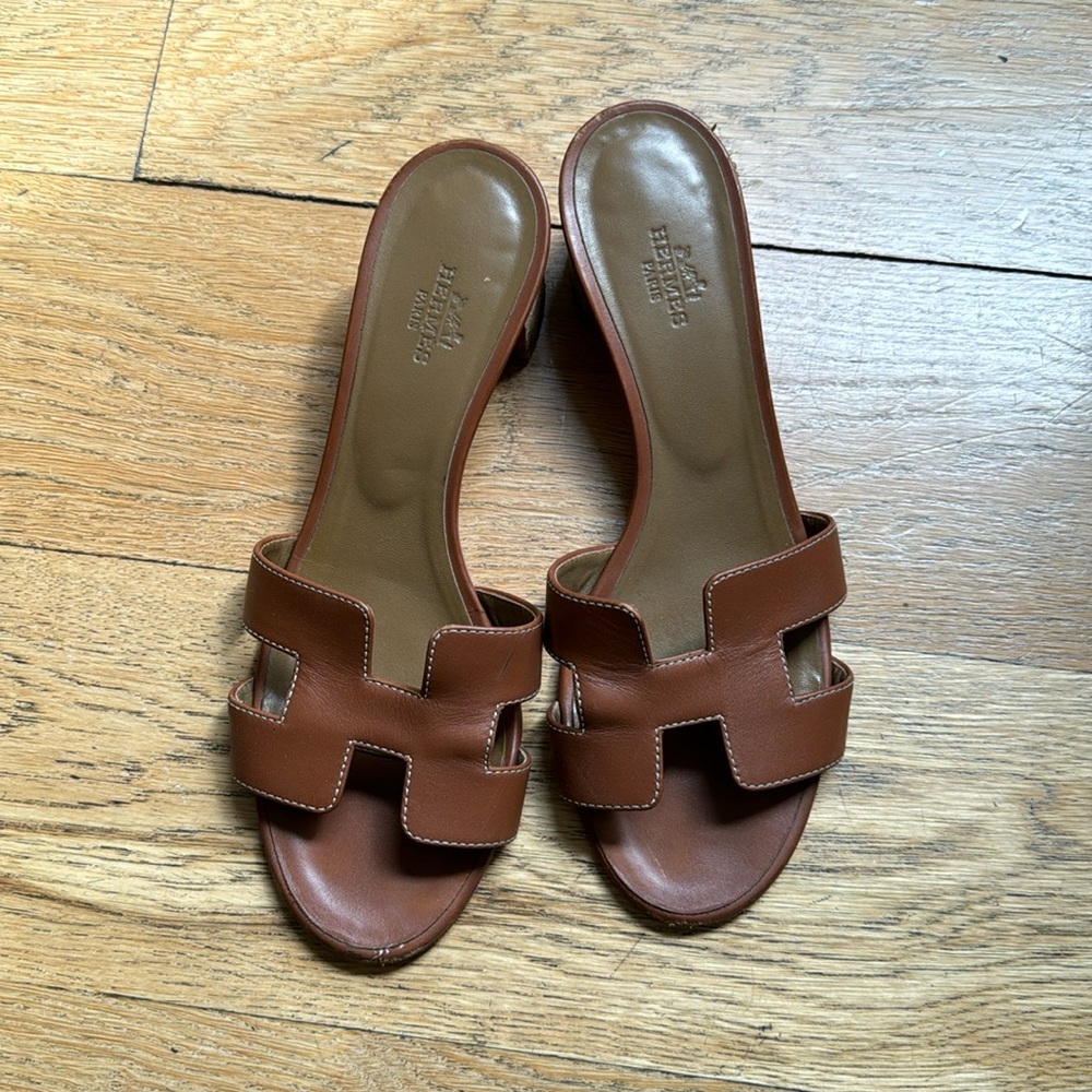 Hermes Oasis Sandal in Tan